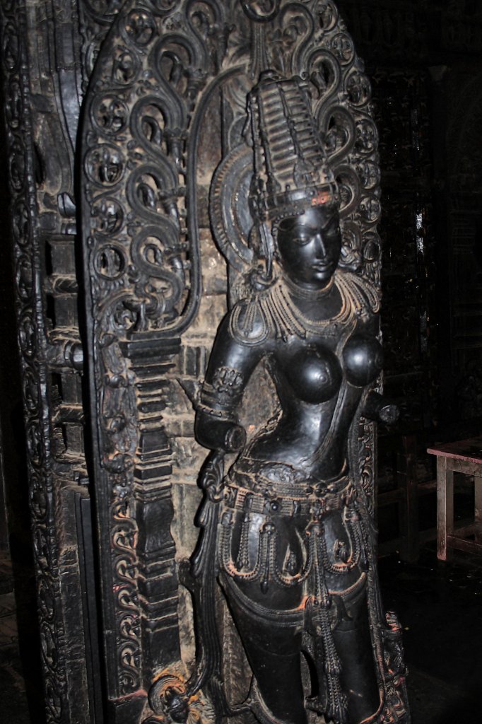 35-Shilabalika (celestial maiden) in Chennakesava Temple.jpg - Shilabalika (celestial maiden) in Chennakesava Temple